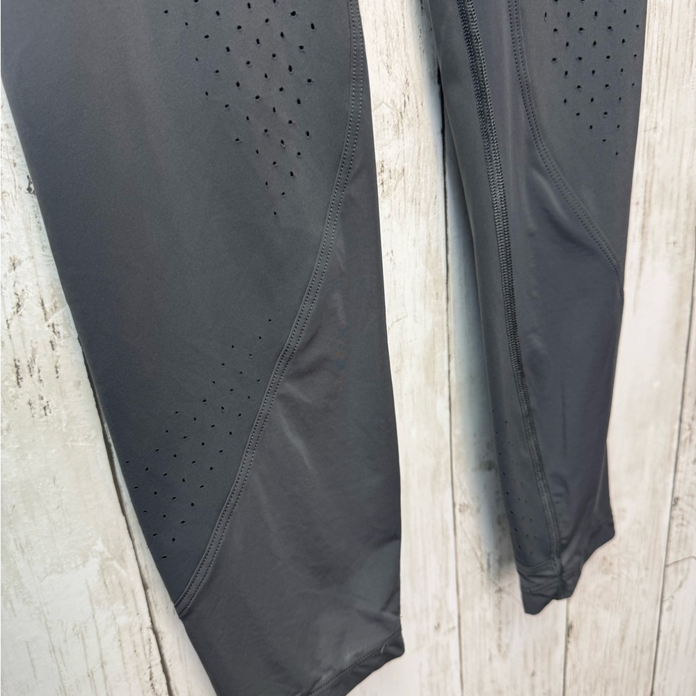 Lululemon Dark gray Perforated Leggings size 4 - Picture 4 of 12